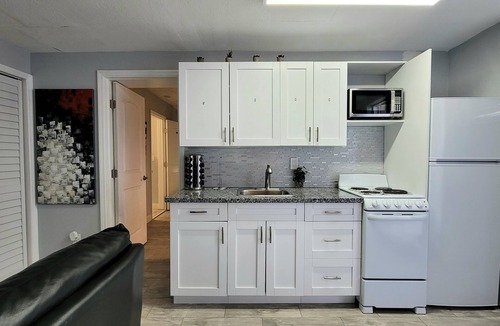 East Ocean Ave Hotel | Barefoot Mailman Inn & Suites