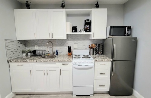 East Ocean Ave Hotel | Barefoot Mailman Inn & Suites