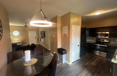 Southwestern Apartment | Basic 4BR 7Beds Home 15 Min Downtown ATL Sleeps 10+