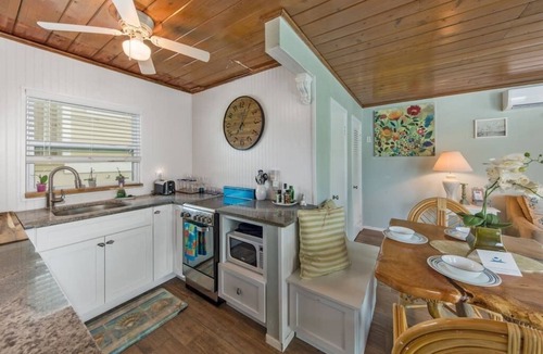 Anna Maria House | Bay Breeze Cottages #1 (The Mahi-Mahi)