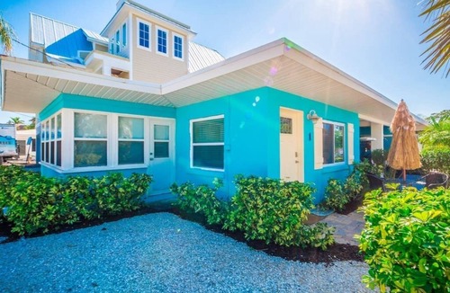 Anna Maria House | Bay Breeze Cottages #1 (The Mahi-Mahi)