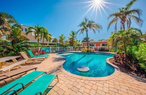 Anna Maria House | Bay Breeze Cottages #1 (The Mahi-Mahi)