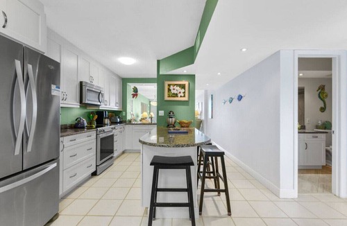 St. Petersburg Apartment | Bay Front Bahia Vista Condo 8-414