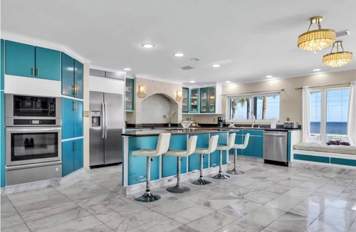 Freeport House | Bay-Front Dream Mansion and Guest House -20 minutes to Destin beaches on 4 acres