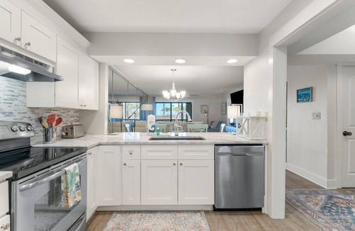 Sandestin Condo | Bay View Beach Cottage on Sandestin Resort-Heated Pools-Gym-Golf Cart Included!