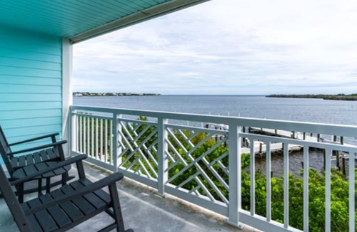 Captiva Hotel | Bay View Studio w/Balcony Views! | Free Parking | Onsite Pool | Private Beach