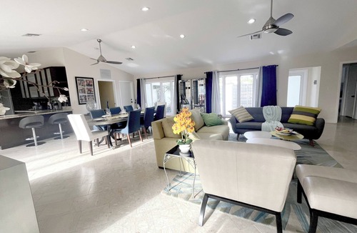 North Corals Villa | Bay View Villa Pool Pkg Wi-Fi 3 Beds 3 Bath 5 min Beach