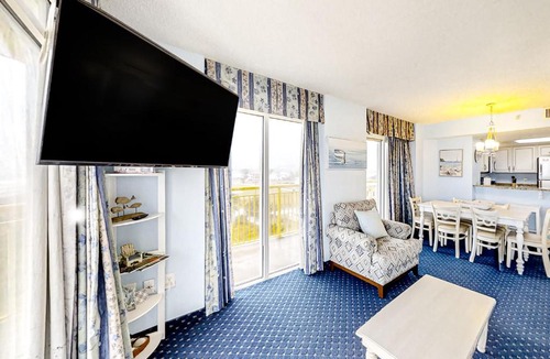Crescent Beach Hotel | Bay Watch 0640