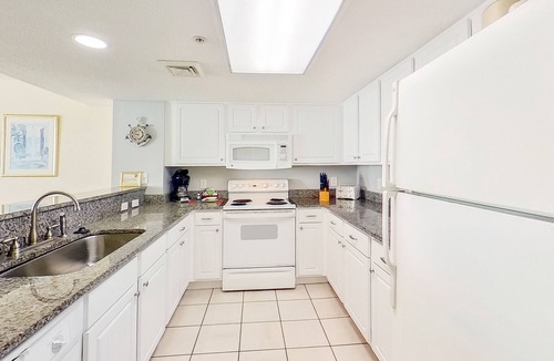 Crescent Beach Hotel | Bay Watch Resort & Conference Center