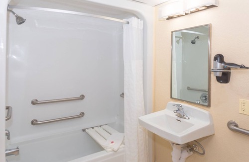 Bonita Springs Hotel | Baymont by Wyndham Bonita Springs Naples North