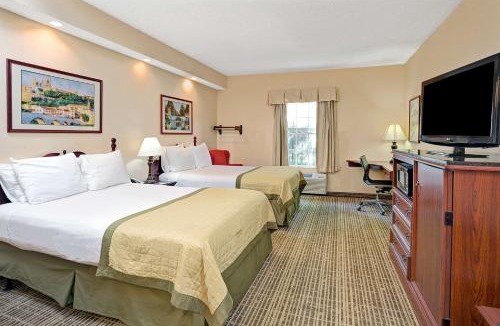 Southpoint Hotel | Baymont by Wyndham Jacksonville/Butler Blvd