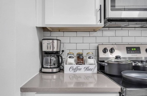 SoHo Apartment | Bayshore Cozy Escape | Free Parking, Pool & Gym