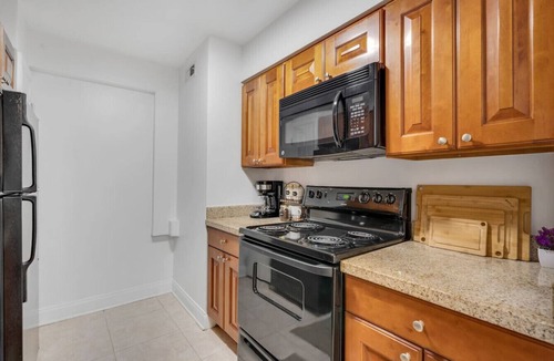 SoHo Apartment | Bayshore Hideaway | Pool, Gym, & Parking
