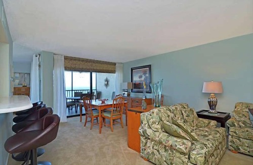 Vanderbilt Beach Condo | Bayshores - William Raveis Rentals