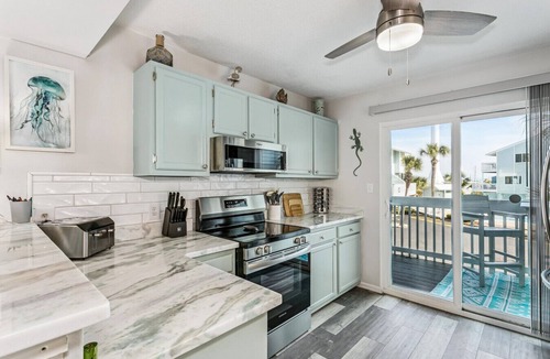 Navarre Beach Villa | Bayside Bungalow ! Dog Friendly on Sound side!