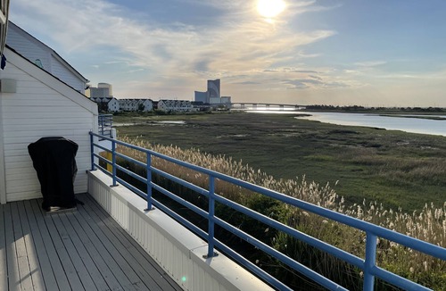 Southend House | Bayside Retreat with Fabulous Views, Short walk to the Beach, Marvelous Sunsets