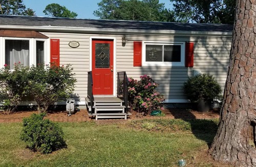 Rose Haven House | Bayside/Waterview Attractive 3 BR home 2 blocks from marina, beaches & more.