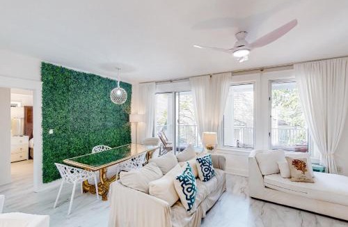 Baytowne Wharf Apartment | Baytowne Wharf - Market Street Inn #338