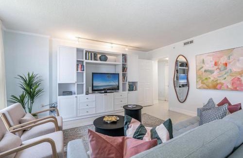 Coconut Grove Apartment | Bayview Bliss 2BR 2BA Condo in Coconut Grove Parking included
