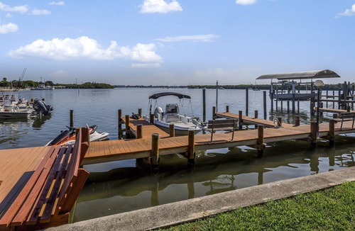 Englewood Condo | Bayview escape with shared pool & gas grill - easy beach access