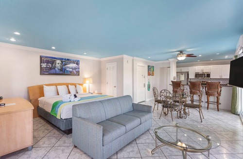 Belle Vista Hotel | Bayview Plaza Waterfront Resort