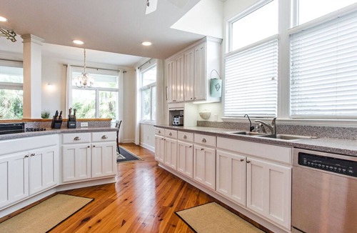 Tybee Island House | Baywatch | Bay View, Steps to the Beach!