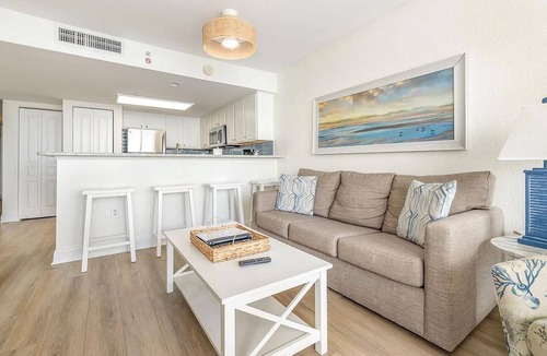 Crescent Beach Condo | Baywatch1908 Penthouse Oceanfront In/Out pools