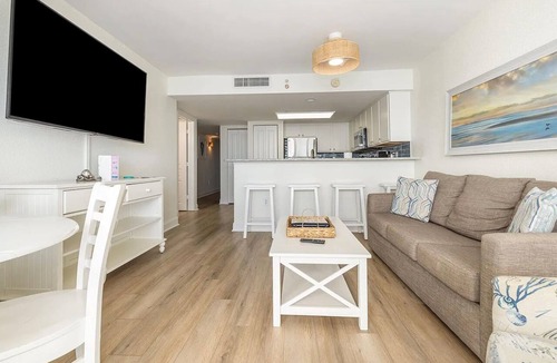 Crescent Beach Condo | Baywatch1908 Penthouse Oceanfront In/Out pools