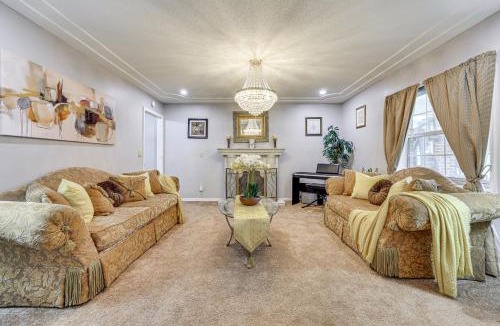 Edgar House | BBQ Ready Hawthorne Home with Screened-In Patio