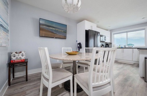 Jacksonville Beach Condo | Be A Nomad | 4 Unit Oceanfront Building | Sleeps 26 | Jacksonville Beach