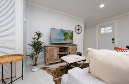 Jacksonville Beach Apartment | Be A Nomad - Entire Triplex - Steps to the beach
