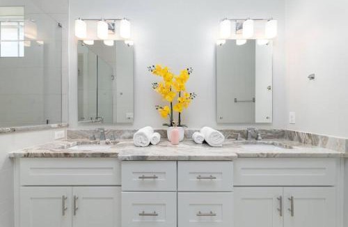Jacksonville Beach Apartment | Be a Nomad - Newly renovated 4 blocks to beach