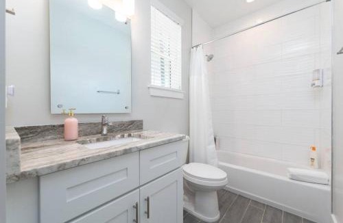 Jacksonville Beach Apartment | Be a Nomad - Newly renovated 4 blocks to beach