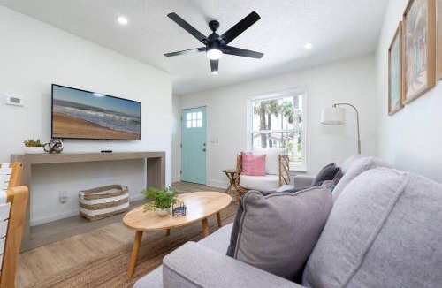 Jacksonville Beach Apartment | Be a Nomad - Newly renovated - 4 blocks to beach