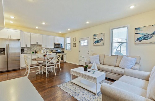 Ventnor City Condo | Beach 2 blocks with parking and patio