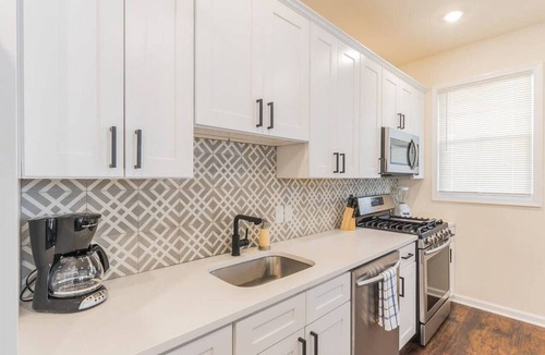 Ventnor City Condo | Beach 2 blocks with parking and patio