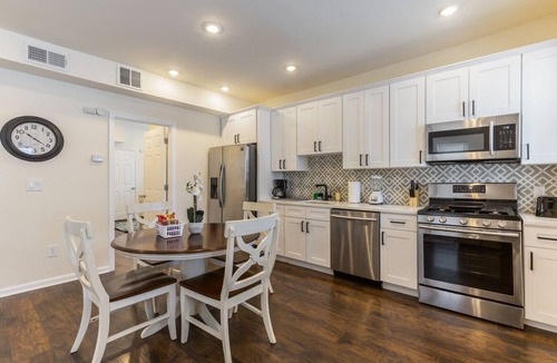 Ventnor City Condo | Beach 2 blocks with parking and patio