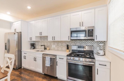 Ventnor City Condo | Beach 2 blocks with parking and patio
