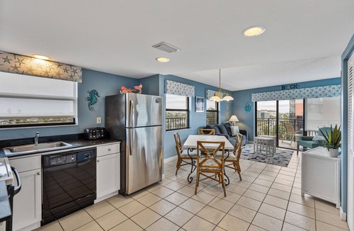 Belle Vista Condo | Beach Access Stay | Pool & Gulf Glimpses