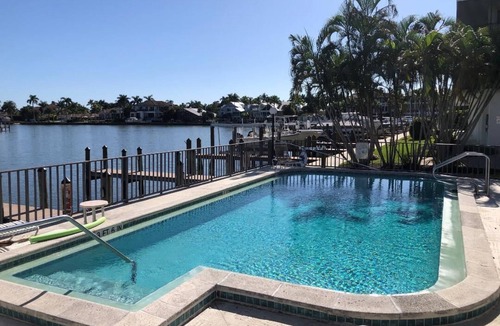 Vanderbilt Beach Condo | BEACH ACCESS TO VANDERBILT BEACH NORTH NAPLES ON BAY DOCKS INCLUDED