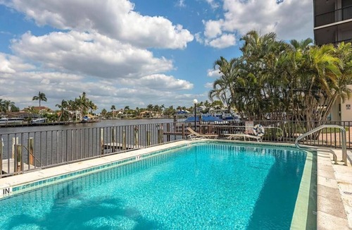 Vanderbilt Beach Condo | BEACH ACCESS TO VANDERBILT BEACH NORTH NAPLES ON BAY DOCKS INCLUDED