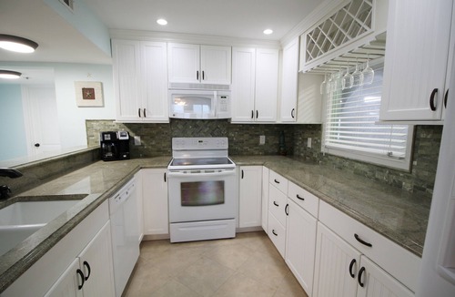 Palmetto Dunes Condo | Beach Access Villa with Indoor & Outdoor Pools - Private Balcony - Updated