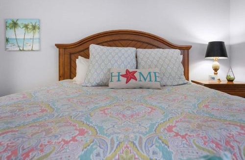 Naples Park House | Beach Bike Ride Salt Water Pool Sleeps 10