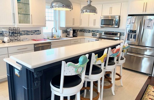 Sea Isle City Condo | Beach Block 6 Bedroom Condo walking distance to downtown.