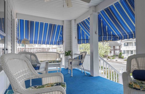 Gardens House | Beach Block Gardens Estate:Sleeps 18, 6 BR,4.5BA Pet Friendly, 7+ Parking spots!