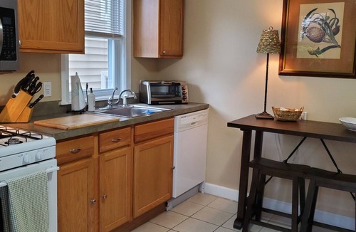 Ventnor City Condo | Beach, boardwalk and downtown steps away from large, well-maintained condo