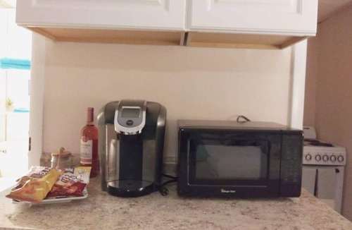 Atlantic City Apartment | Beach Bum's Haven. Private suite located one block from beach and boardwalk.