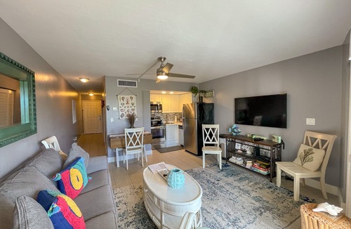 Marco Island Condo | Beach Club 412: 1 Bedroom Condo w/private beach access