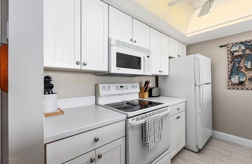 Hutchinson Island South Apartment | Beach Condo/Island Beach Resort/No Cleaning Fee/Condo 401