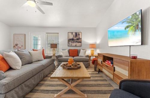 Indian Bayou Apartment | Beach Condo Steps to Sand - Fully Renovated and Pool